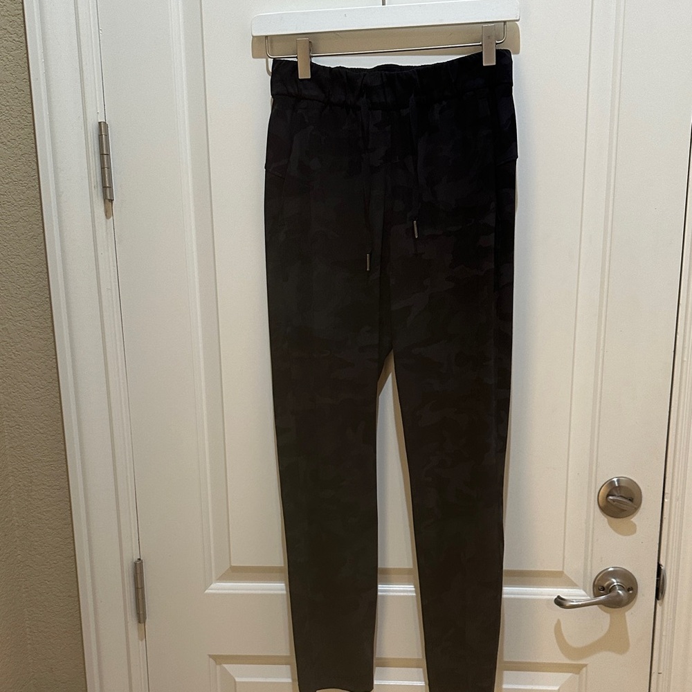 Lululemon Athletica Black Camo ON THE FLY LUXTREME 2 pants - Picture 2 of 4